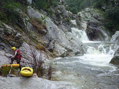 Le débarquement avant la chute infran, en arrière plan le passage obligatoire