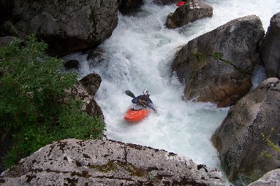 etroiture qui suit la chute