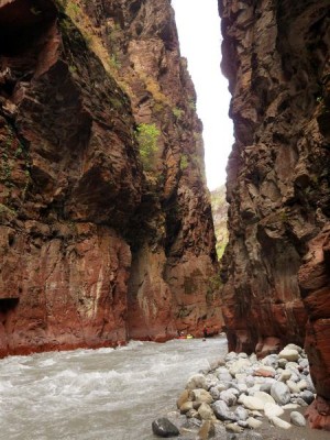 dans la gorge, peu avant l'éboulis