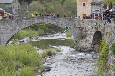 Angellachouette-HautTarn2018-tyrolienne kayak.png