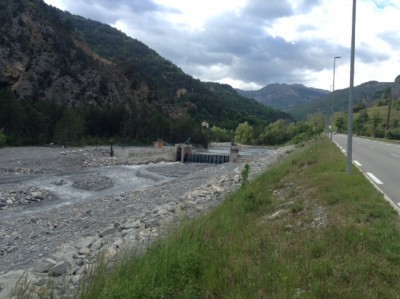 Vu depuis l'aval du barrage qui ponctionne l'eau