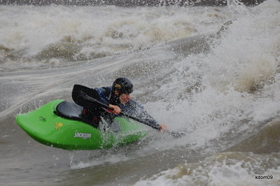 hier à roger, je vous souhaites pas pire pour la suite.... ça a l'air de tenir alors pour commencer l'année?<br />(bon c'est pas moi sur la photo, j'étais derrière l'appareil: paddler oliv K)