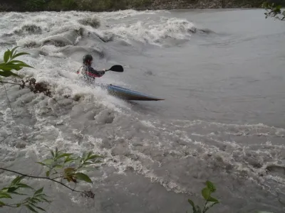 Remi dans la wave ( à ce niveau d'eau là pas de vague au milieu )