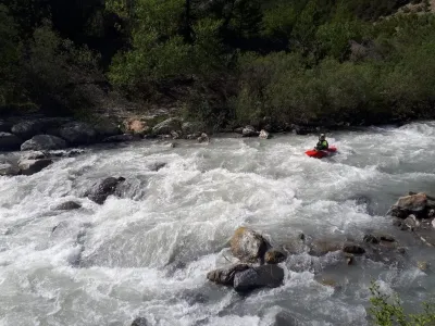 Sur le haut du rapide.