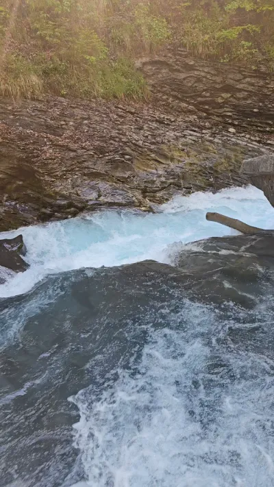 Sortir des ex . Le tronc mériterait un ptit coup de scie.( ≈50 cm à samoens )  