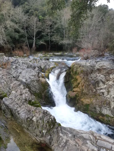 Cascade de la chapelle par faible débit (comme ca on voit bien ce qu'il y a dessous!)