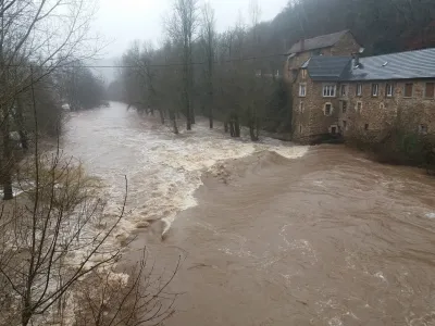 A 4.40m à la station de Prévinquières.