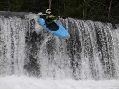 Saut du Barrage de Chareneuve (Attention il n'y a pas de l'eau partout en réception et ça peut rappeler fort si le niveau d'eau est élevé).