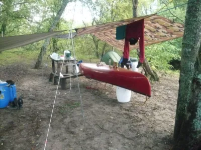 Des bivouacs aménagés tout au long de la rivières