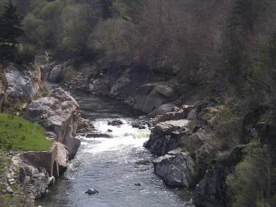 Au départ : l'ancien barrage de St Etienne du Vigan