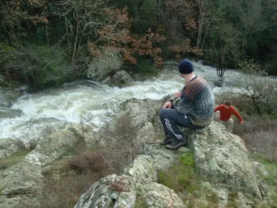 Excursion et contemplation. Deux activités quasi-indispensables avant de se risquer à une descente de la Dure ou de L'Alzeau.