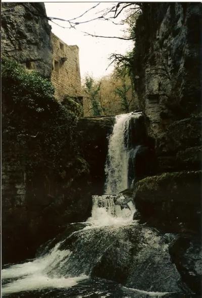 première chute du moulin du Saut par basses eaux.