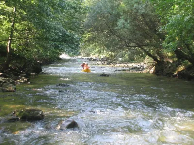 C'est trés beau entre Axat et l'entrée des gorges, mais peu d'eau 09.2005
