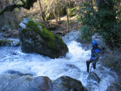 Une glissade en étroiture après un petit seuil au milieu du parcours.