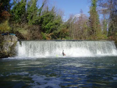 des digues sautables.attention aux rappels avec plus d'eau.