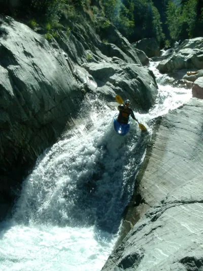Le tobaggan en début de parcours bien marrant à faire, attention cependant avec plus d'eau risque de rappel a la sortie.