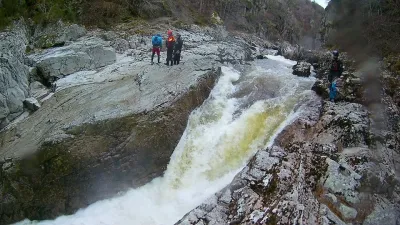 La chute du parcours, marque à peu prêt le milieu de la gorge (Crédit Photo: Ugo CNL)