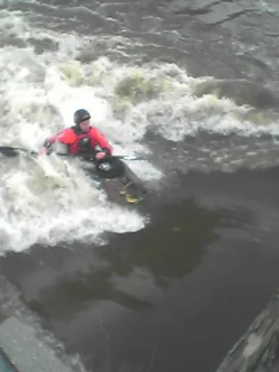 Max dans la vague du bas