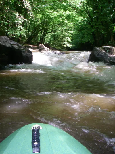 Gorge boisée et petite rupture de pente