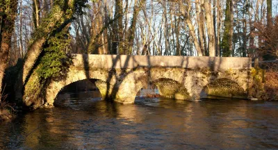P1 - Pont de Grilly, débarquement amont rive gauche - photo Ludovi PERON si Wikipedia