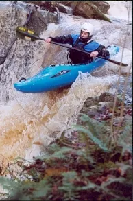 1ere chute du gros passage.Elle retient un peu et ça enchaine très vite avec la grande(bain assez deconseillé).
