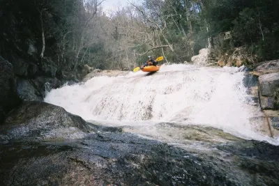 Belle glissère dans le dernier tiers du parcours, propice aux aterrissages à plat. Dénivellation totale dans les 6 à 7 m (photo Patrice Rancurel)