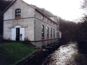 Le débarcadère à l'usine hydroélectrique de Bar