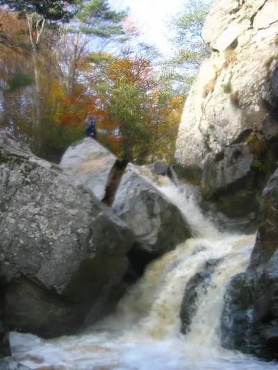 La voilà !!! Regardez Steph en haut à gauche, pour nous c'était infran par ce niveau d'eau.