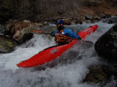 Un S manoeuvrier de classe 4 au milieu de la gorge du Pueylong, Yo en action.