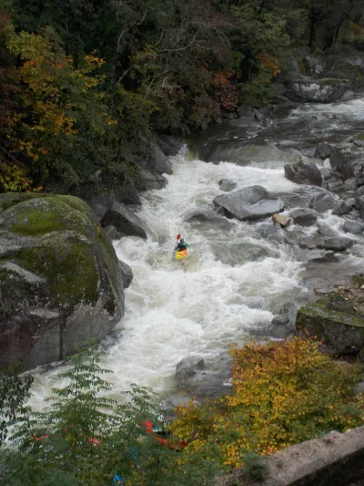 Philippe sur le premier 4+ à l'aval du barrage qui marque l'entrée de la Gorge.