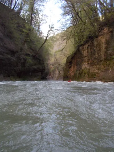 Rapide à volume dans les Gorges de Molasse.