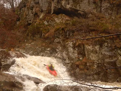 Bel enchainement sur une dalle 30 m avant une nouvelle chute
