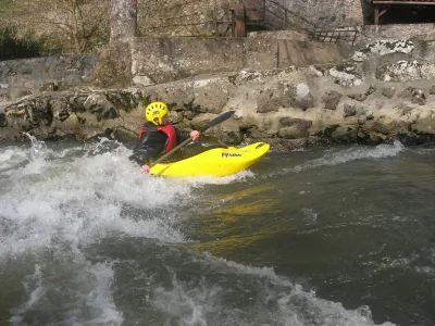 Teddy en train de surfer dans la veine du père avec un niveau plus que nul, mais bon c'est marrant quand même =D