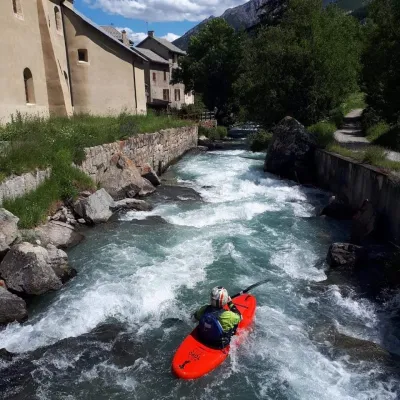 Le rapide du Casset à ne pas manquer au départ. Embarquement rive gauche en face de la confluence avec le Petit Tabuc.