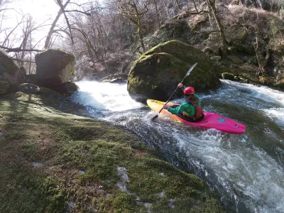 Rémi dans l'entrée 5ème (L'arrêt maladie). Petit slid de toute beauté puis un boof et enfin une petite cassure de 4m