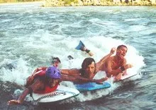 Un peu de Body-Board l'été, dans le bas du Chenal.
Un spot à cartwheel, blunt, flatspin...en kayak!!!