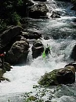 Le gros seuil de la gorge.
Kayakiste: Simon
Photo: Julie
(www.quebeckayak.qc.ca) 