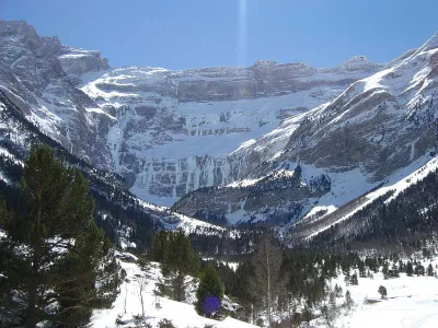 N'oubliez pas de vous retourner pour admirer le magnifique Cirque de Gavarnie. 