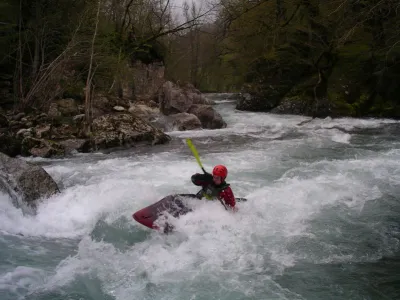 Très joli rapide dans une petite gorge