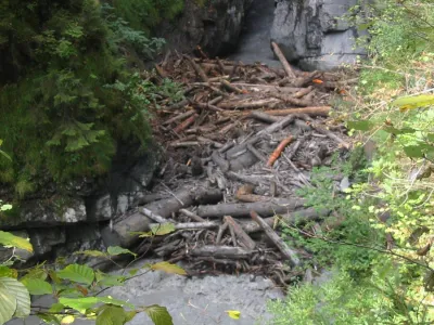 Le Verrou, aux 3/4 des gorges des Tines, le 17/08/03 au matin. Autre vue.