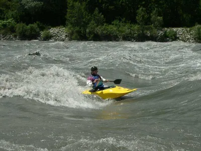 goncelin par haut niveau rive gauche
autres photos sur www.photokayak.fr.st
( pour ceux qui le connaissent, c'est les début en freestyle de Nico Sarrazin qui termine 4eme à Gratz 3 ans plus tard ! )