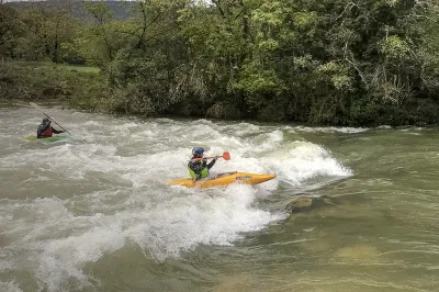 Surfs sur la vague du Groin (confluent Groin/Séran)