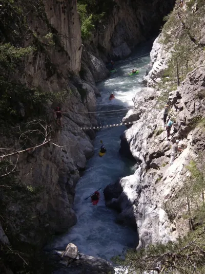 La combe de Chateauqueyras, 400m de pur bonheur tant pour les kayakistes que pour les via-ferratistes.