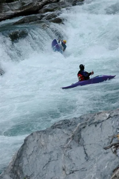 Décollage d'Auré dans le dernier seuil de la triple chute - Juin 2007 - Photo : Le Djé.