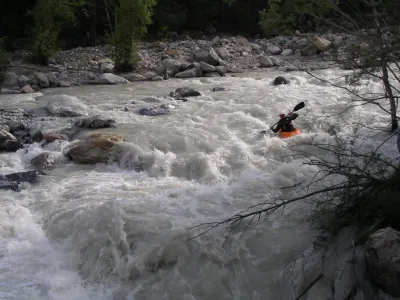 Dan à la sortie de l'infran par fortes eaux.attention, certains seuils retiennent.