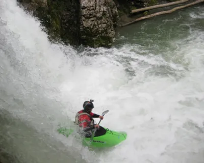 à la reception de la chute