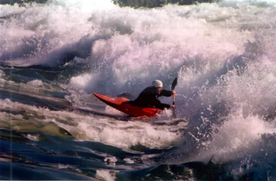 Pascal en backsurf - bras de droite à 650m3/s