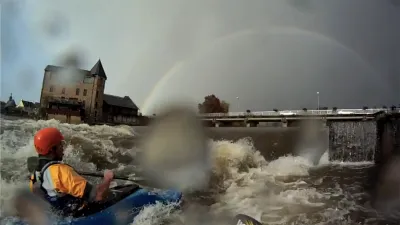 Ronan dans le creux de la deuxième vague, au pied du rainbow
