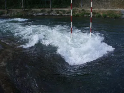 le gros rouleau apres le 2eme tronçon ...
ATTENTION : pas de fond j'ai explosé l'arriere de mon quarks avec ses conneries et j'ai mis une belle encoche dans mon casque.