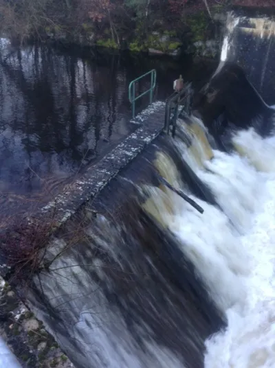 La surverse, l'eau est au niveau des planches ( rare ) niveau idéal le 15-02-2016 
